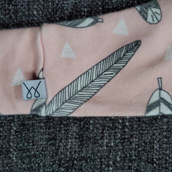 0 to 3 Month Lot - Romper, Sweaters, Pants, Shirt - Picture 10 of 11